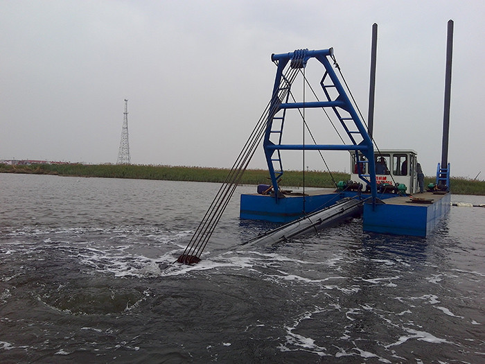 Diesel 150cbm/H Blue Color Cutter Head Dredge / 16kw River Dredging Machine