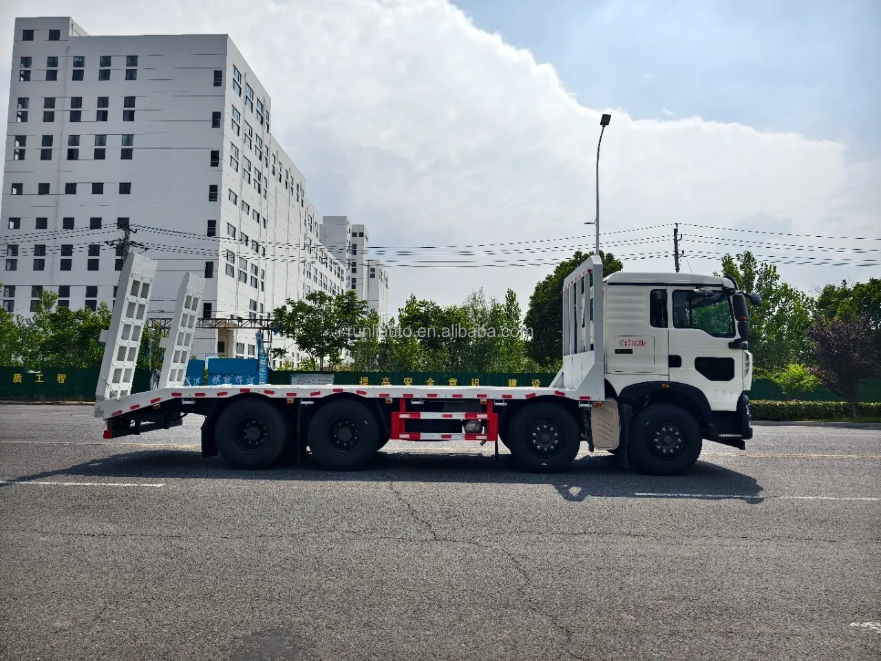 Factory HOWO 8X4 30 Ton Heavy Duty Towing Truck Flatbed Tow Truck