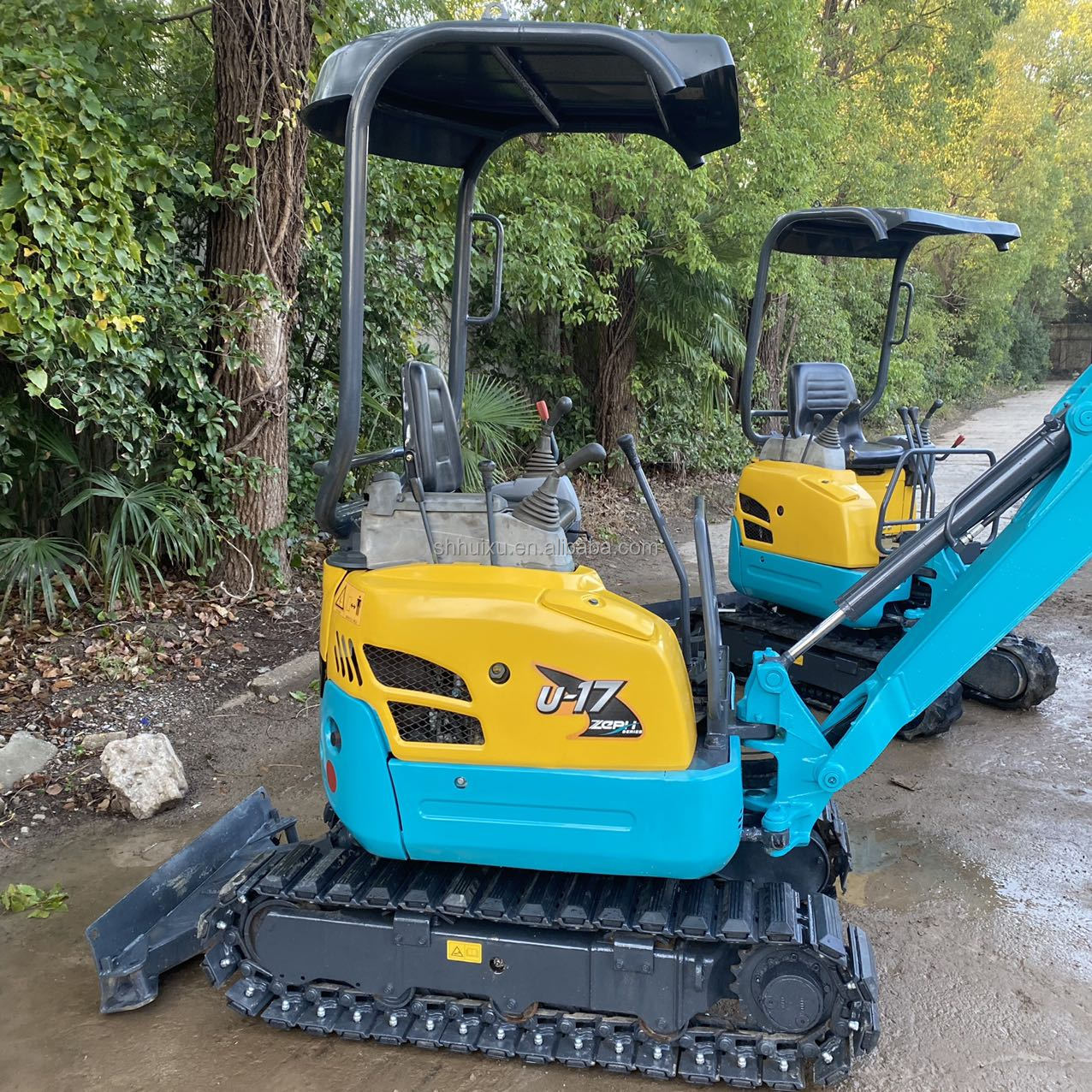 used 2T Kubota U17 charged diesel hydraulic crawler excavator have high quality with a discount price on construction kubota U35