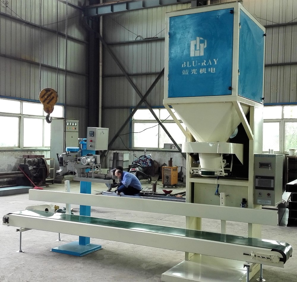 Screw Feeding 25kg Cassava Flour Animal Feed Bagging Machine With PLC Control