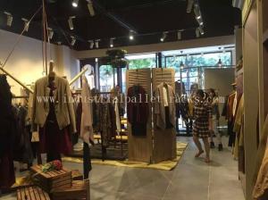 China Custom Wood Display Shelving &amp; Stands For Garment Shops / Wine Stores / Malls wholesale