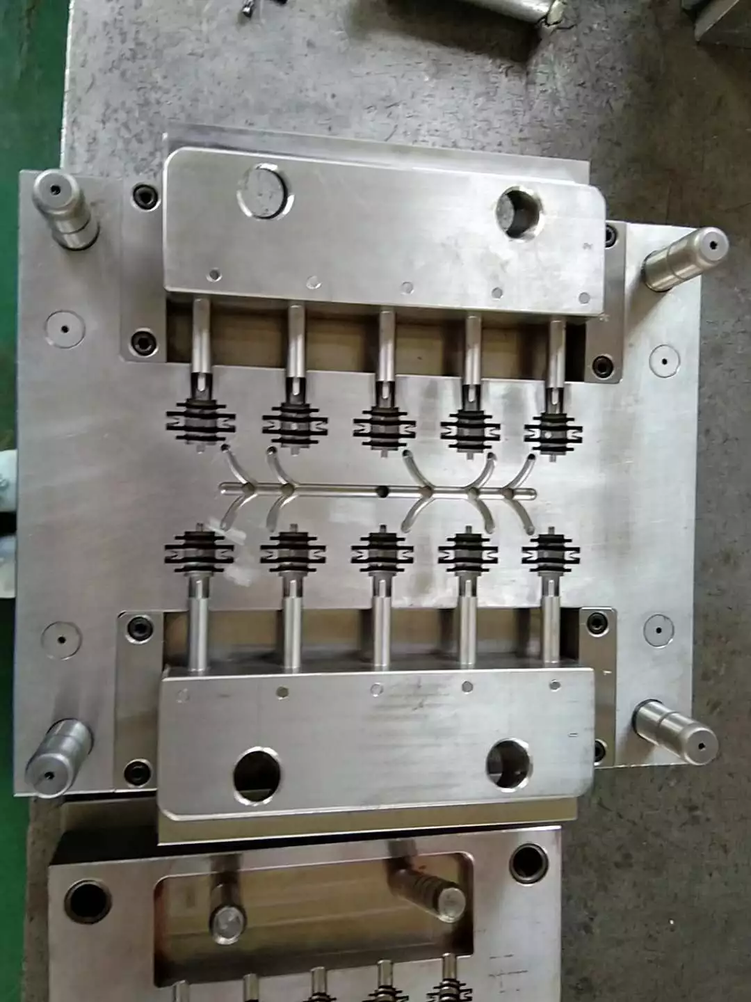 Custom Mold Plastic Injection Molding Service Professional Design and Manufacturing