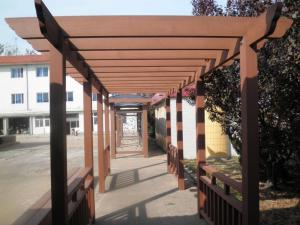 China Eco Friendly WPC Pergola Composite HDPE Waterproof Modern Wood Pergola wholesale