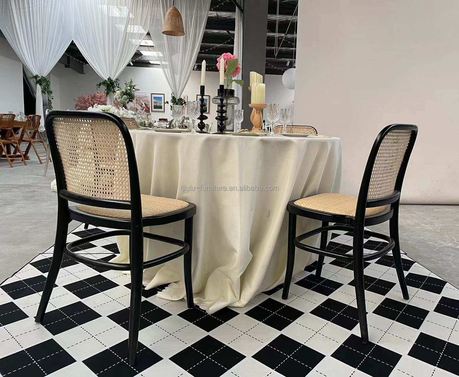 Stocked Modern Rattan Wedding Chair for Banquets and Weddings