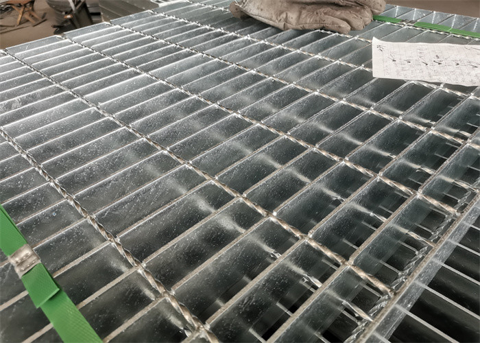 Anti Skid Low Carbon Steel Grating Plate 65x5mm For Stadium Drains
