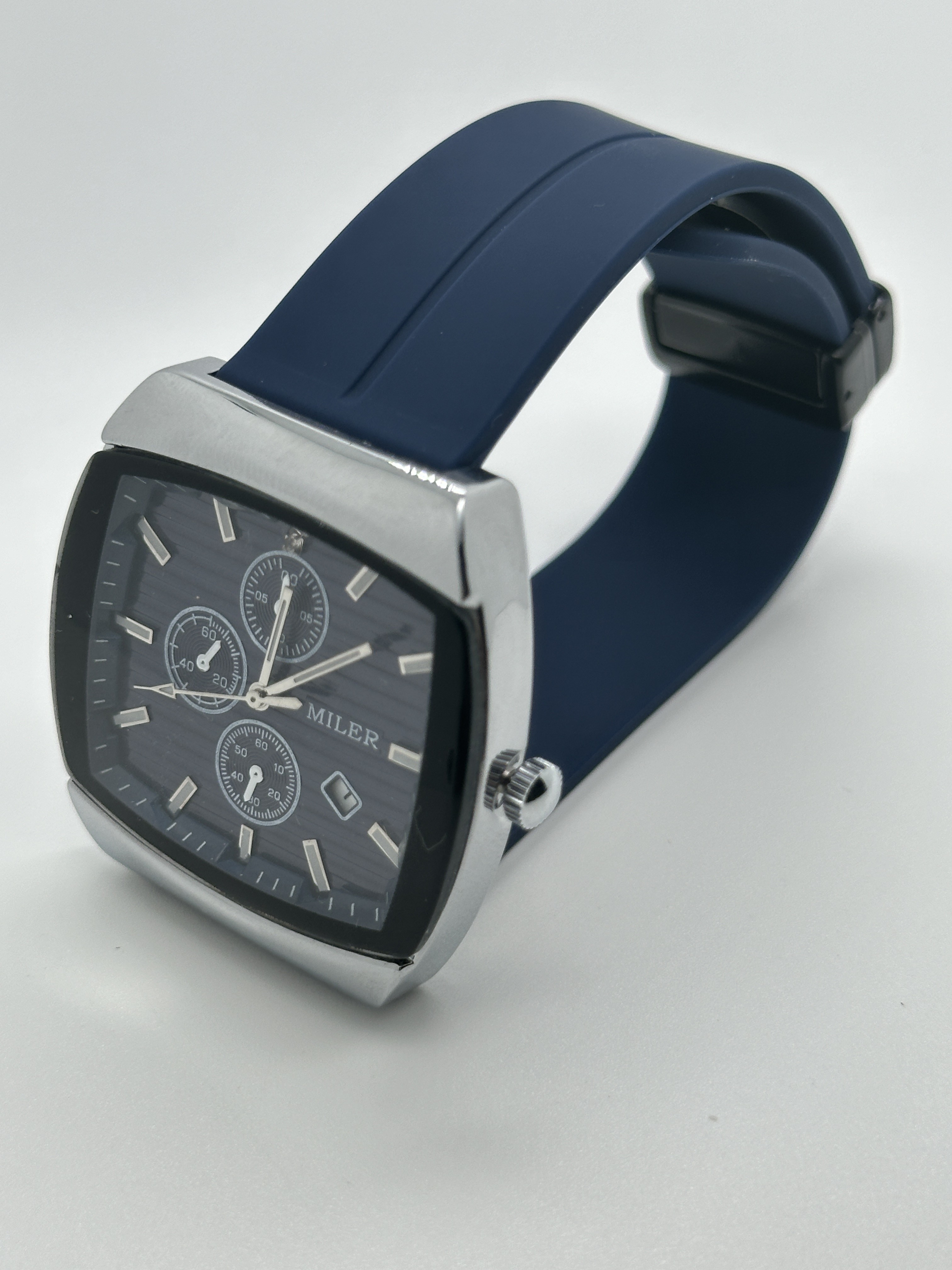 Water-Resistant Men s Quartz Wrist Watch Perfect for Active Lifestyles