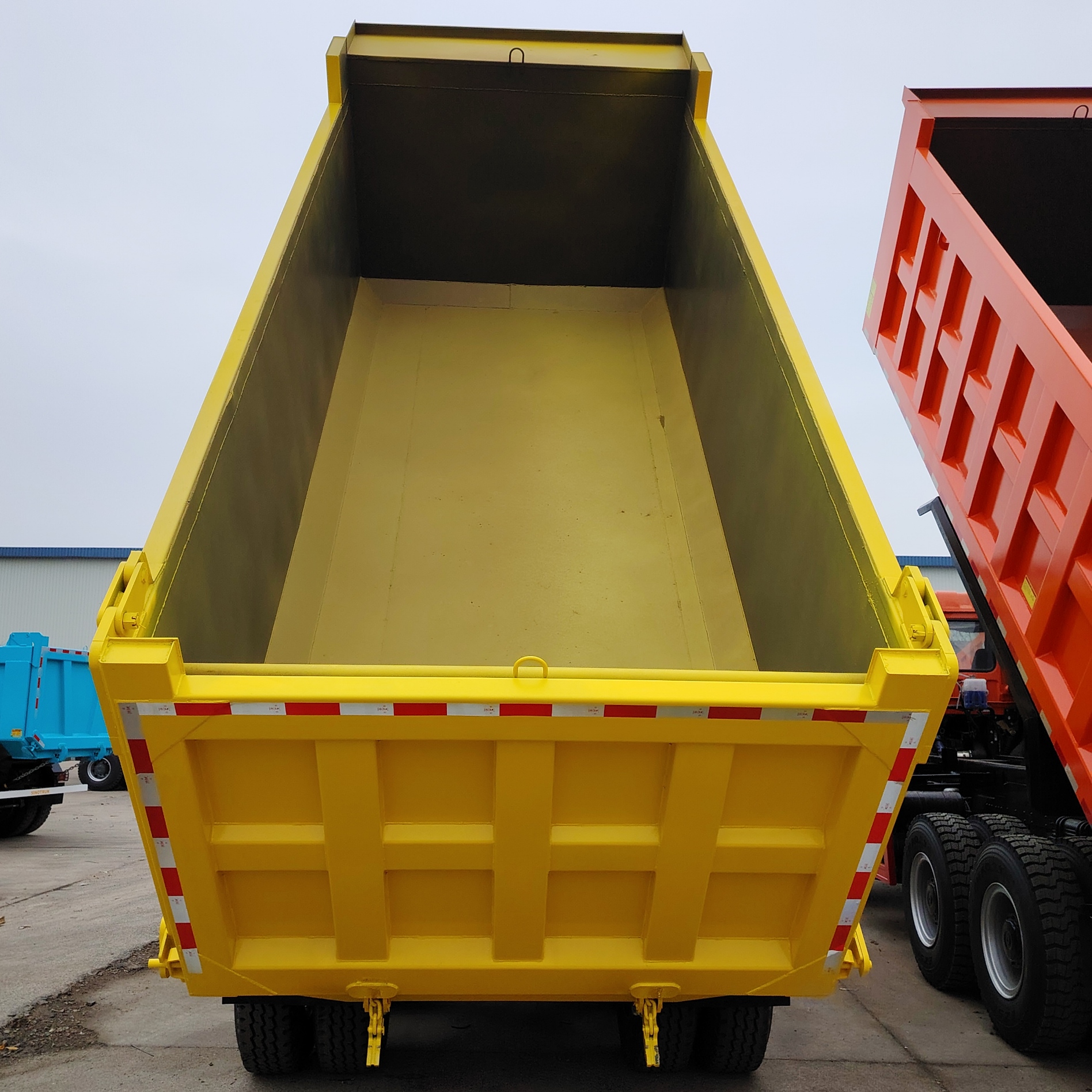 Hino 30 Ton Crawler HOWO Dump Truck 6*4 Drive Wheel For Transportation