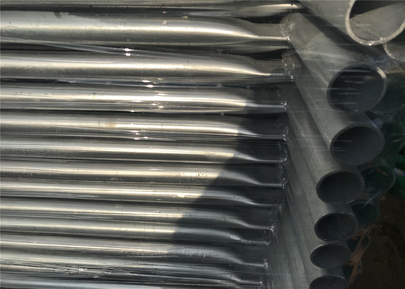 OD 40mm wall thickness x 1.60mm 2.1m height x 2.4m width AS4687-2007 standard Mesh 60mm x 150mm x 3.00mm
