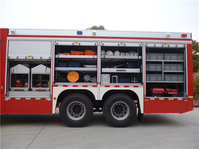Multi Functional Fire Equipment Truck Max Speed 89 KM/H With Huge Capacity