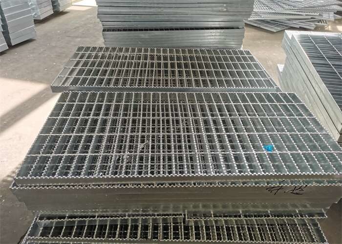 ISO9001 Silver Color Steel Driveway Grates Grating For Road Flyover