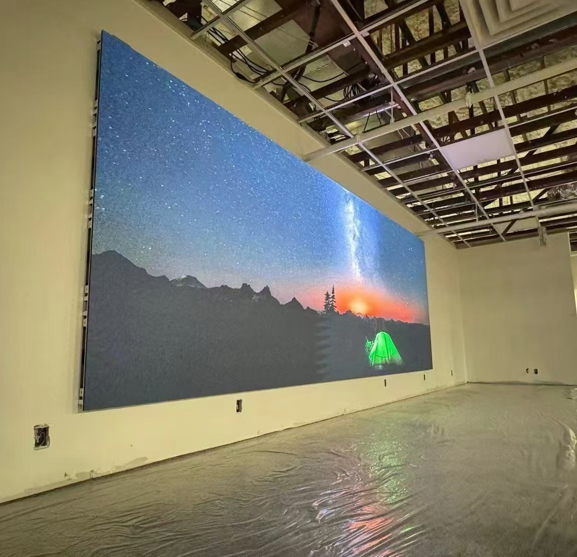 BUD Pro LED Display – Fixed Wall Mount, HUB-Ready for Seamless Multi-Panel Setup HUB Connection 7680HZ For Retail Stores, Corporate Meeting Rooms And