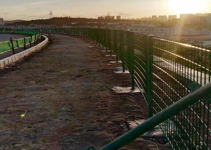 Expressway Orchard Enclosure River Barbed Wire Fence