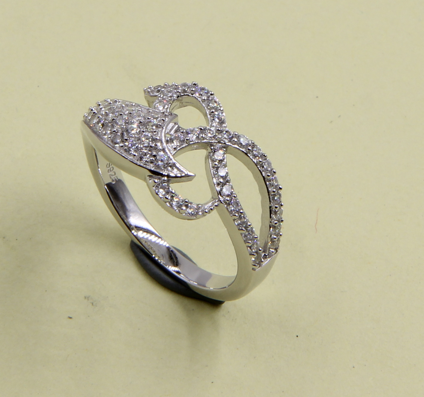 Round Swirl Ring Oval 925 Sterling Silver Eternity Bands With AAA Grade Cubic Zirconia For Wedding Anniversary