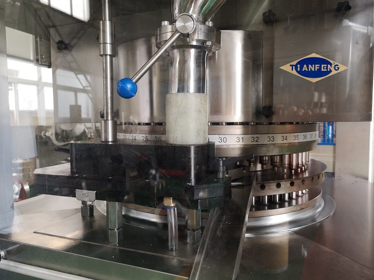 100kN HSZP Tablet Press With Automatic Lubrication System And Organic Glass Turret Shield