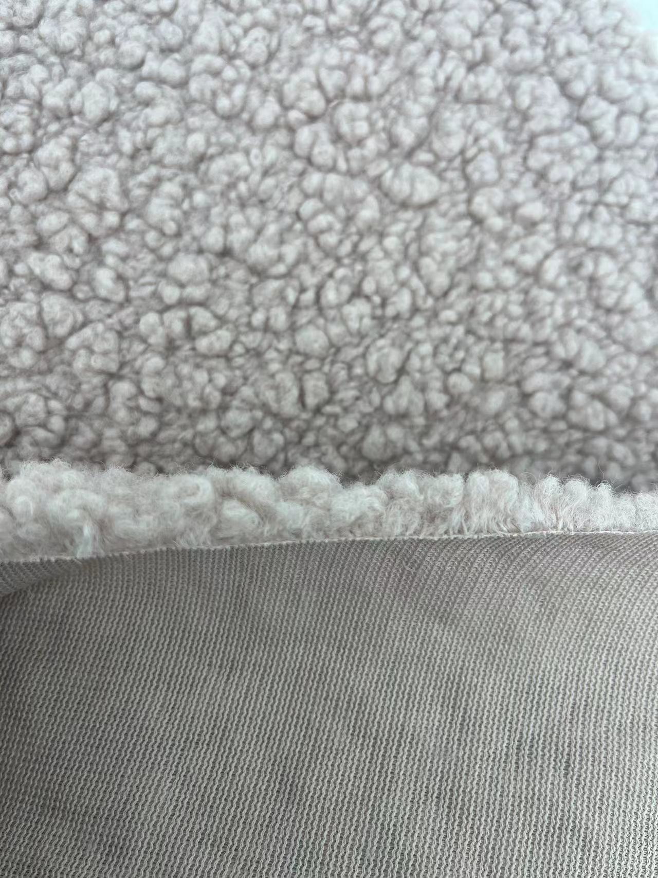 Soft and Durable Knitted Weft Teddy Fleece Fabric for Home Textile/Garments/Toys