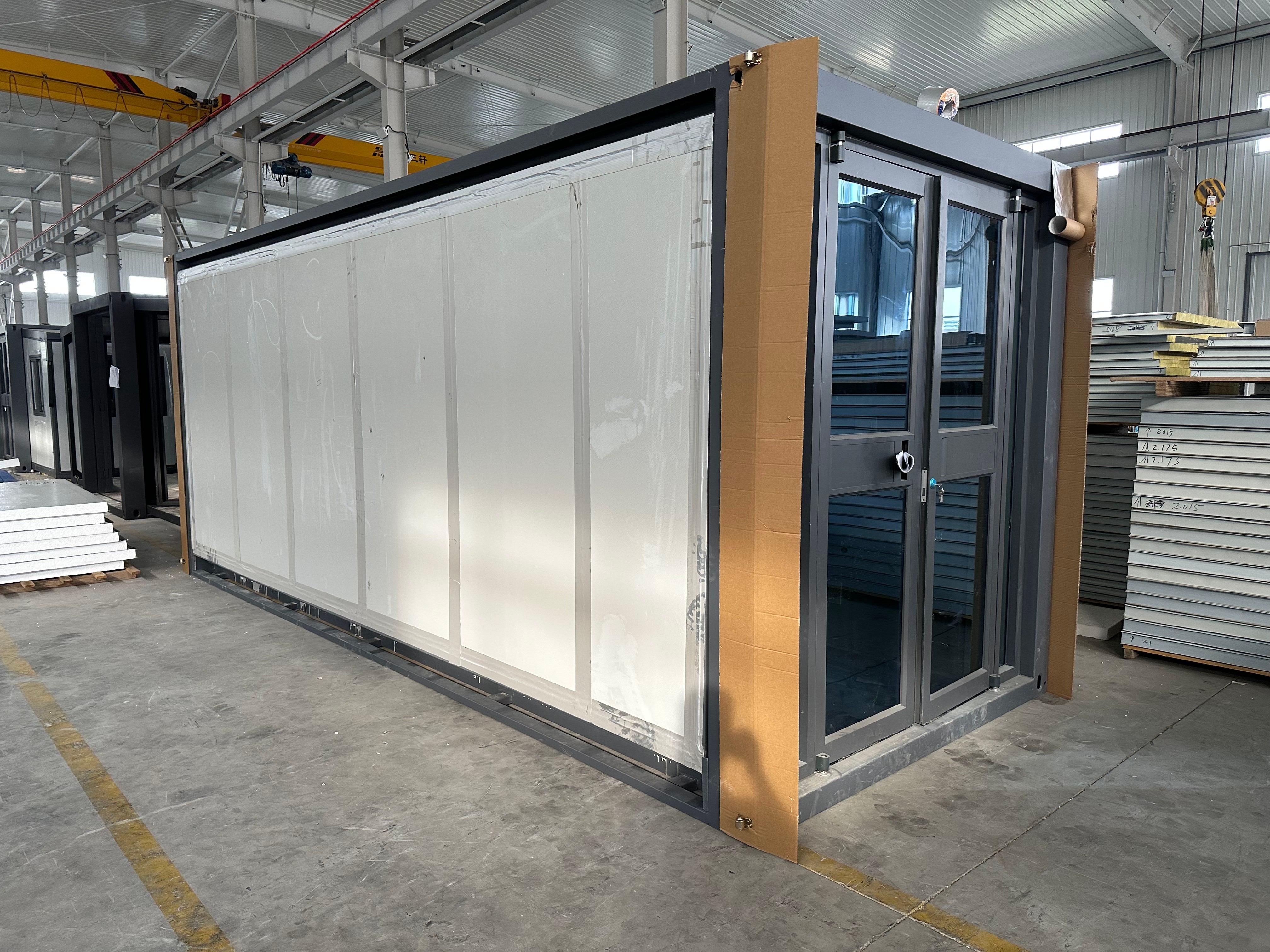 Windproof Steel Frame Prefabricated Module House Direct Supply 40 Foot Expandable Container in Contemporary Design Style