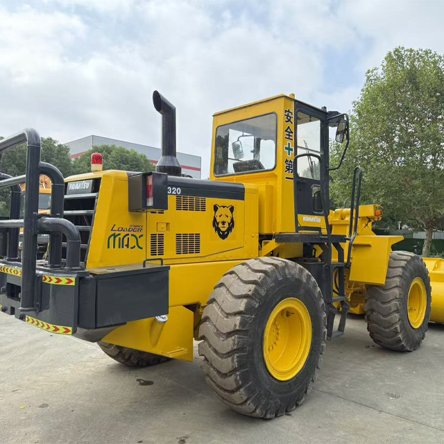 Komatsu WA320-5 loader with excellent power durability and high efficiency Japanese Komatsu WA320-5 construction loader