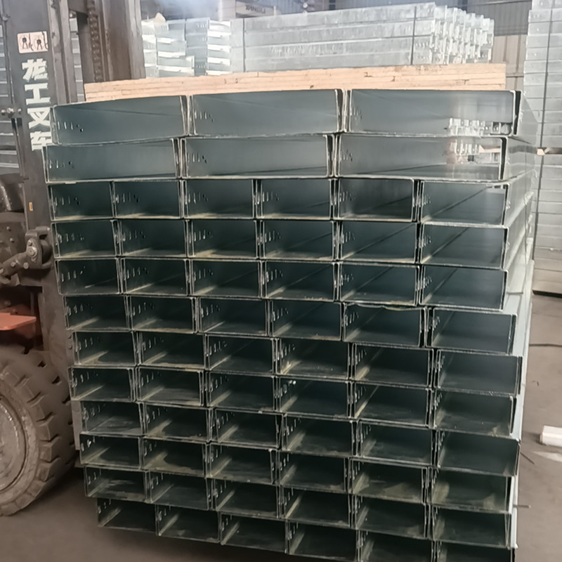 Silver Hot Dipped Cable Tray Galvanized With Medium Duty Load Capacity And High Corrosion Resistance