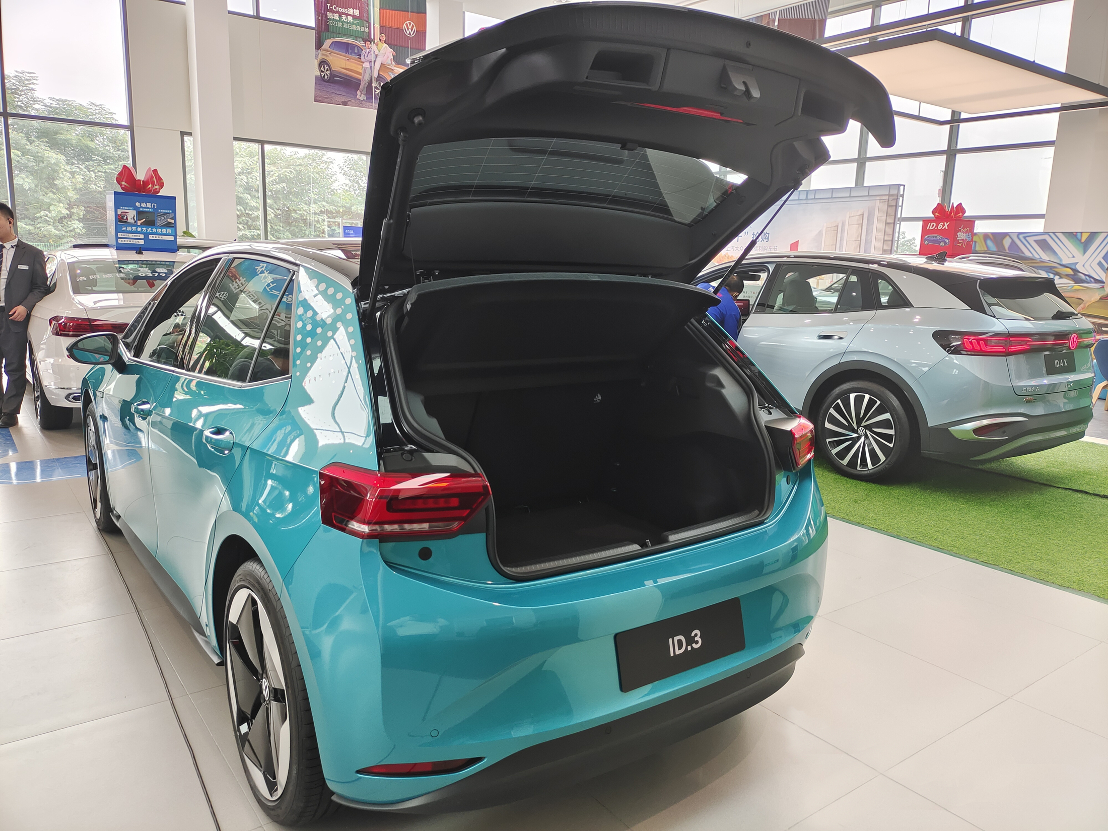 Volkswagen RWD Hatchback ID3 2024 Prime Electric Car 0km Used with 450km Pure Electric Range and 170 Horsepower Motor