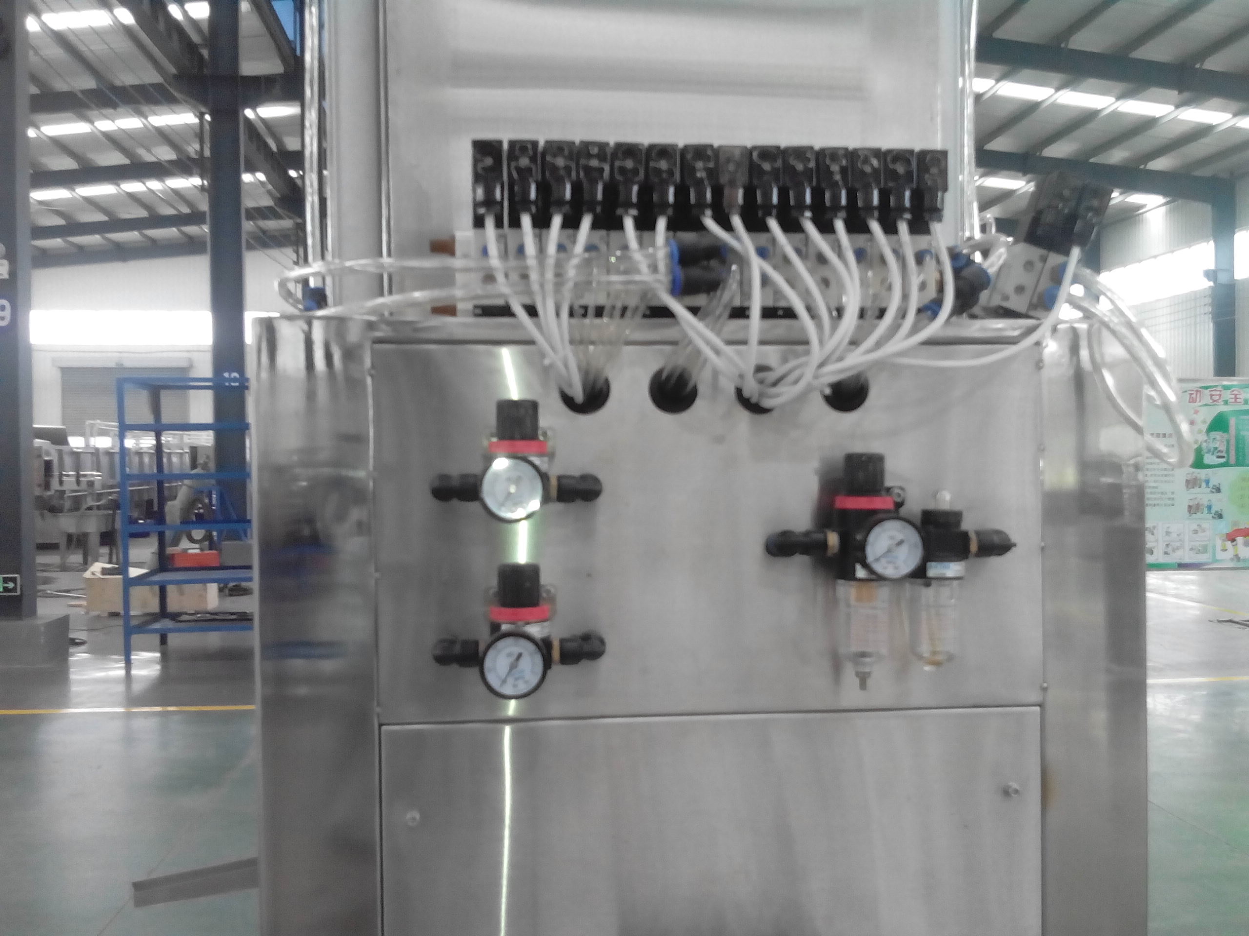 Pneumatic Electric Bottle Isobaric Filling Machine Automatic With Two Nozzles