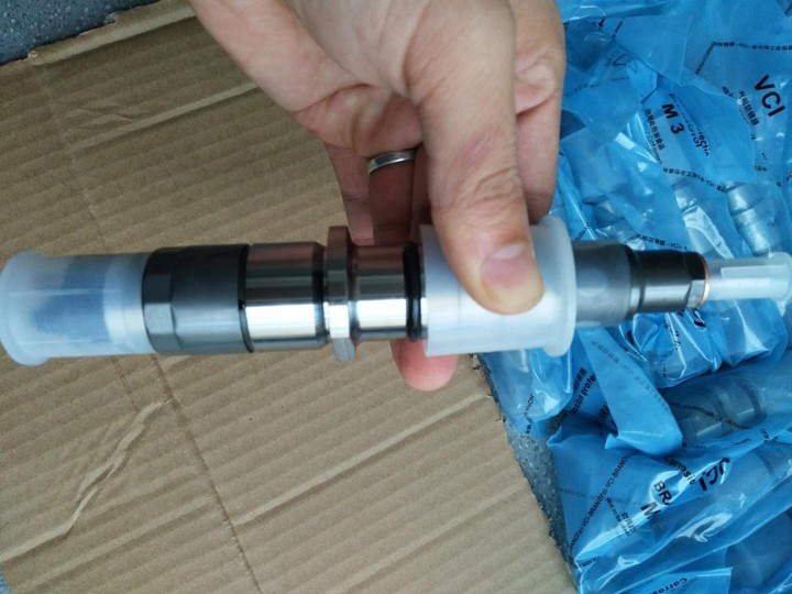 komatsu excavator PC300-8 injector 6745-11-3100/6745-11-3102 loader WA430-6 6D114 engine