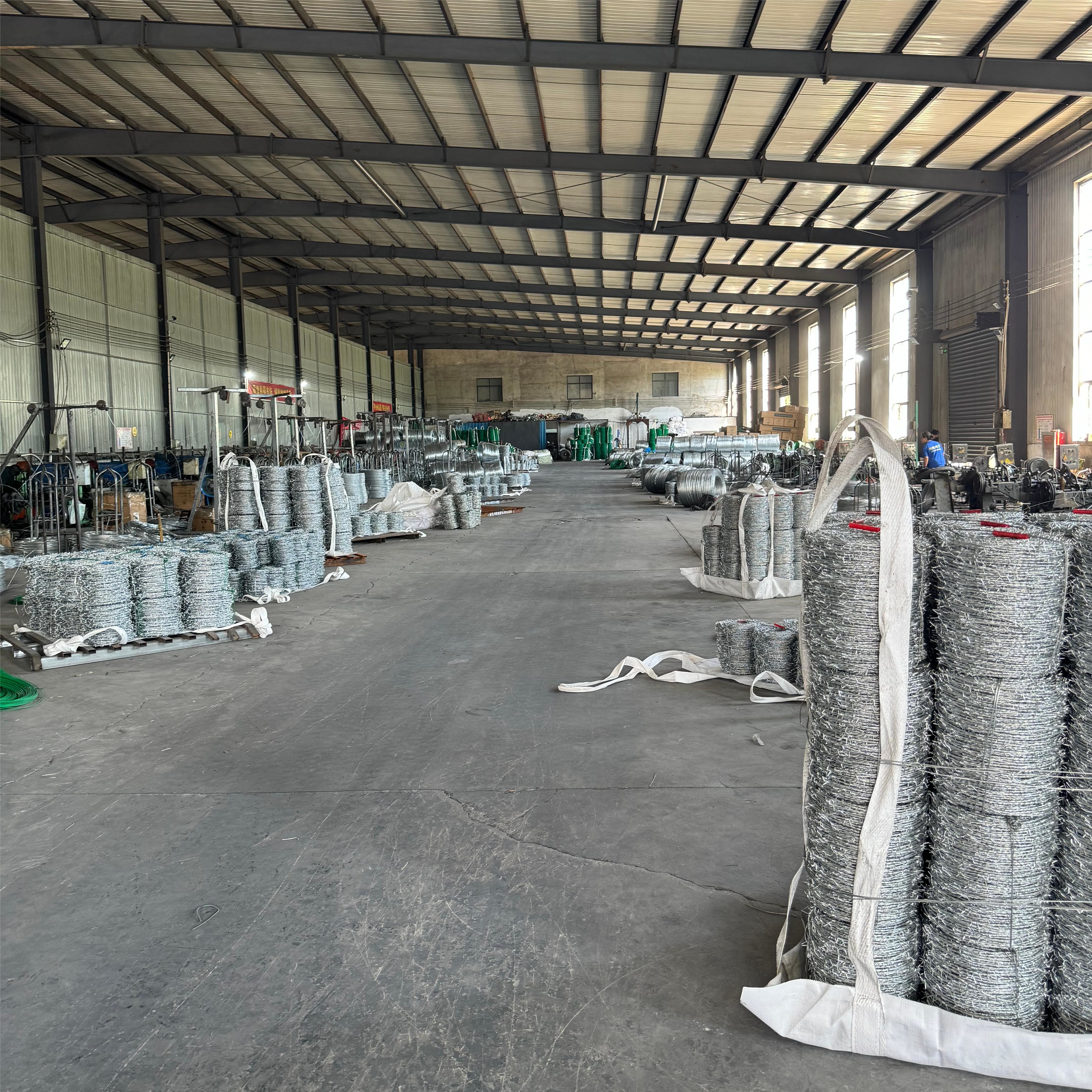 125 gauge barbed wire with 14 gauge 4point barbs prison high security barbed wired fence barbed wire price in bangladesh galvanized