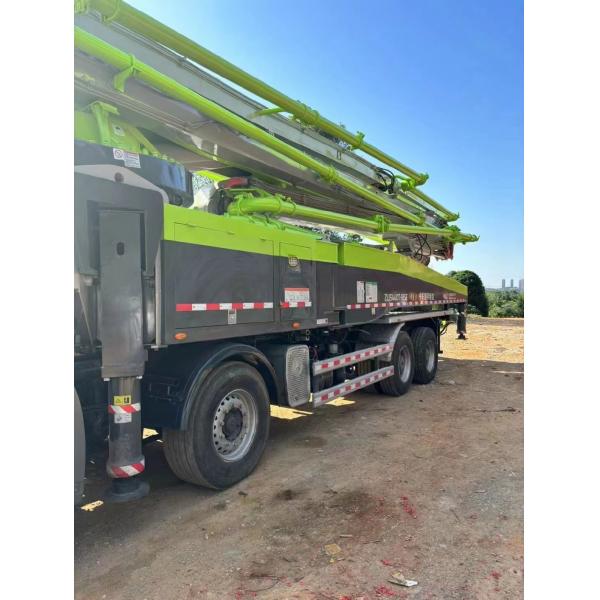 Placing boom pump Hopper Accessory Sheet Metal and System Check for Zoomlion 56m Concrete Pump Truck
