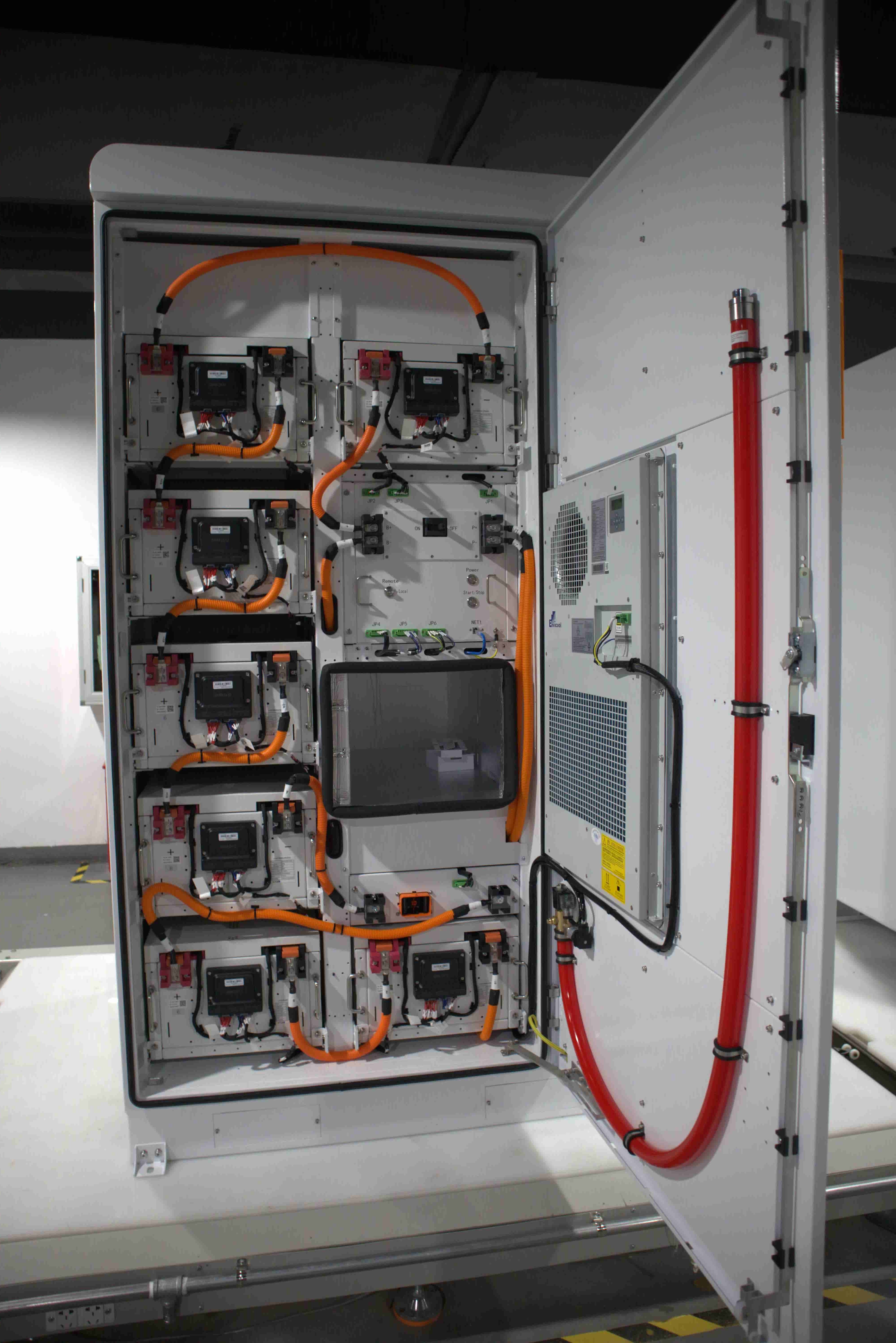 UL Certified LiFePO4 Industrial Battery Energy Storage System IP55 107.52KWH - 125.44KWH