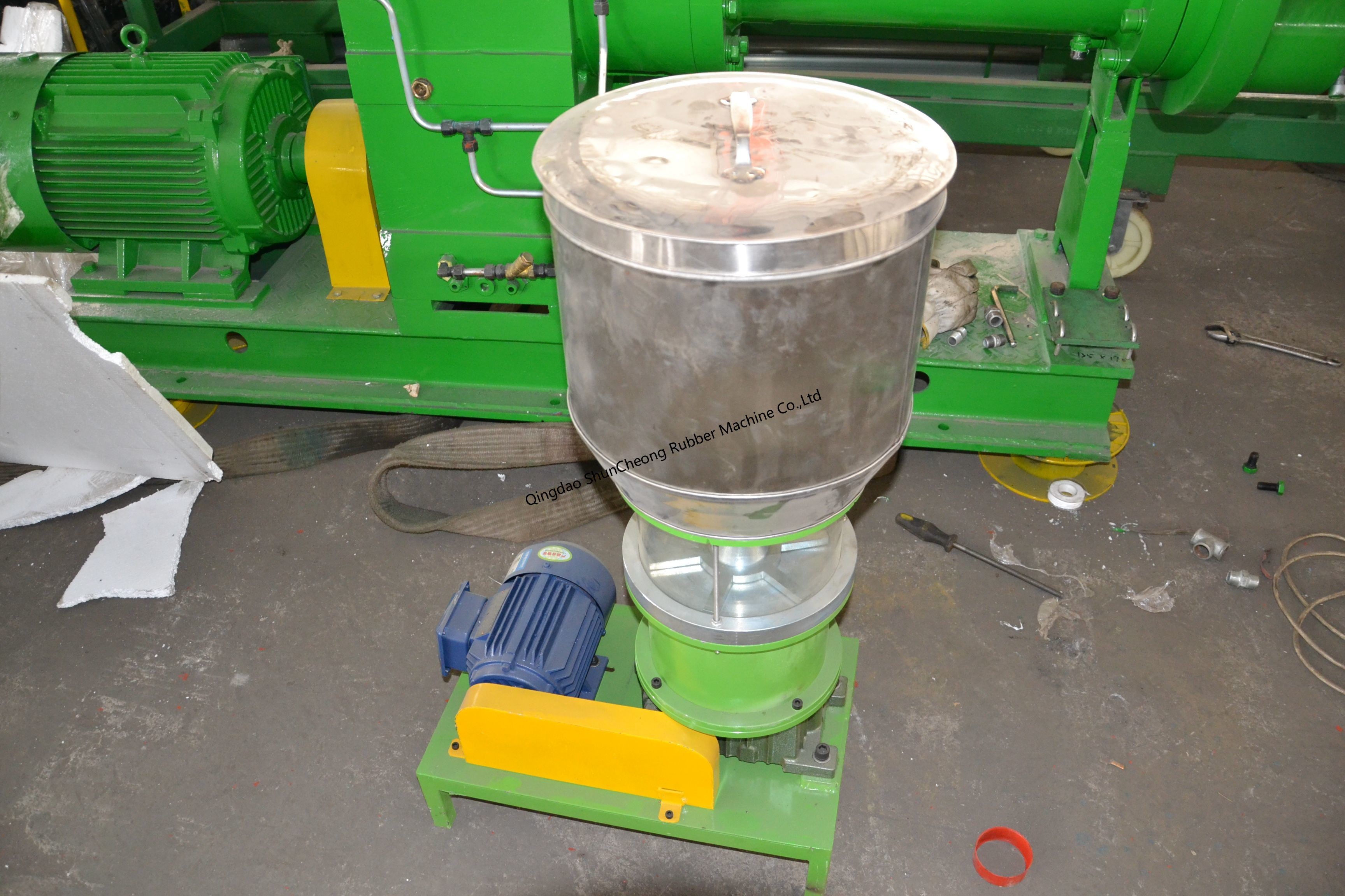 Precise Temperature controlForce Feeding Single Screw Rubber Extruder Machine With Strainer