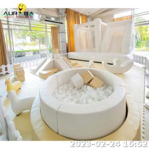 China Soft Play Equipment White Inflatable Bounce House Waterproof Customized PVC wholesale