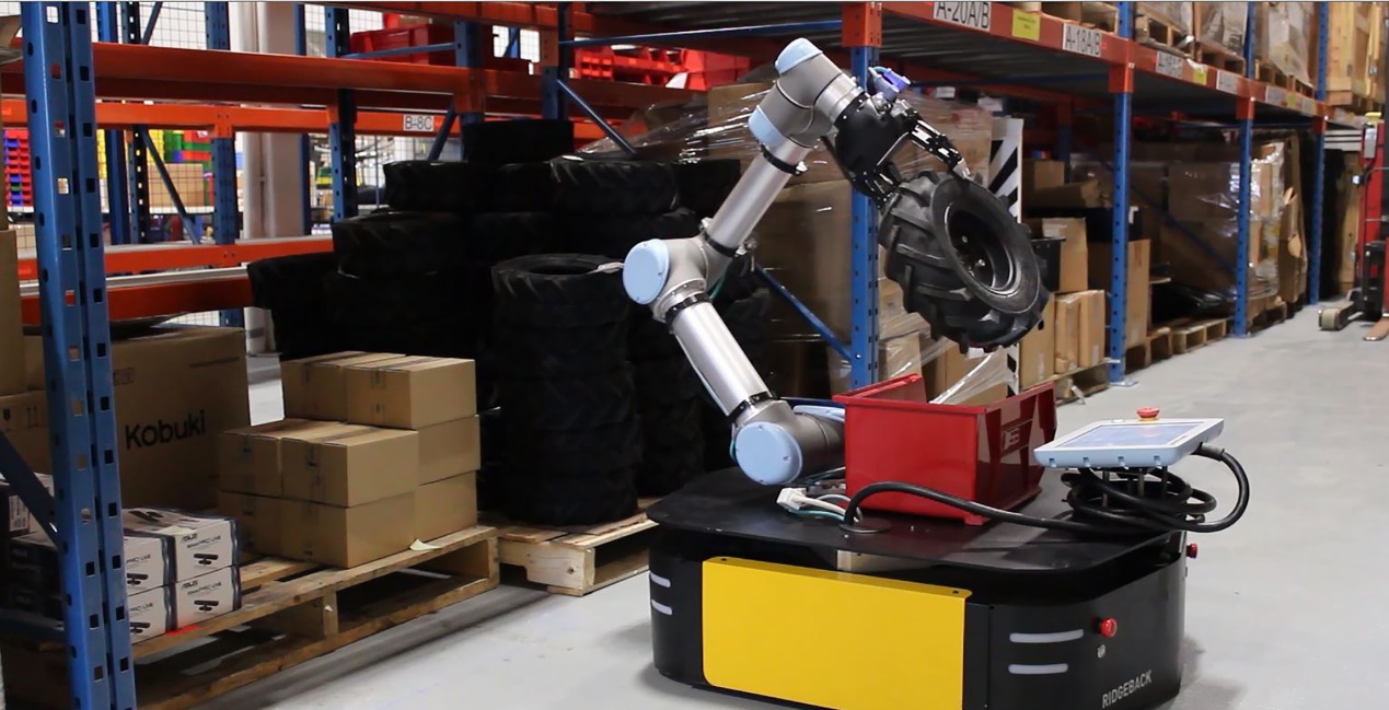 Manipulator Robot Arm With AGV Of UR With Robotic Welding Machine And Cobot Robot Universal