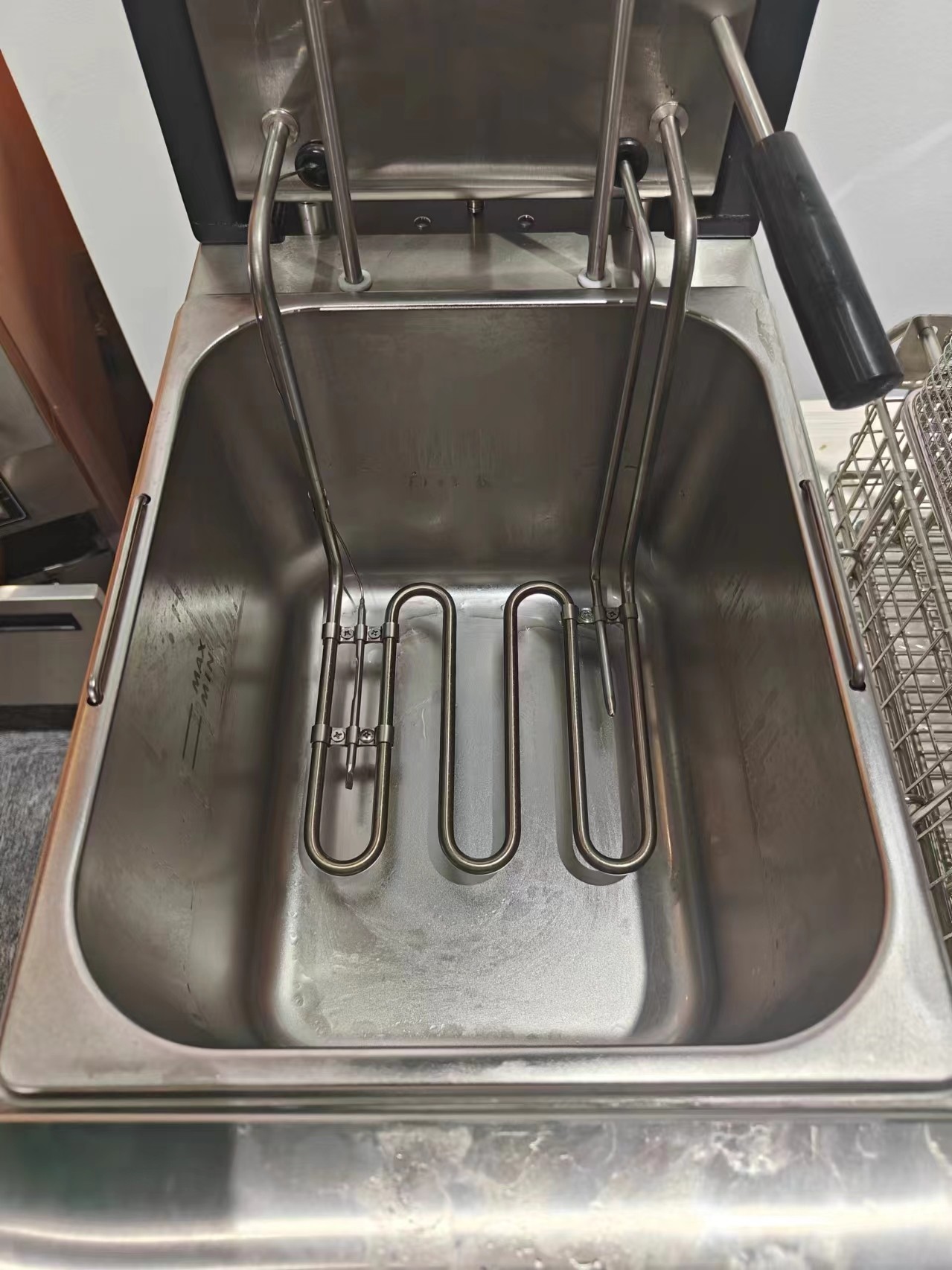 8L Table Top Style Auto Lift 3KW Electric Digital Open Deep Fryer