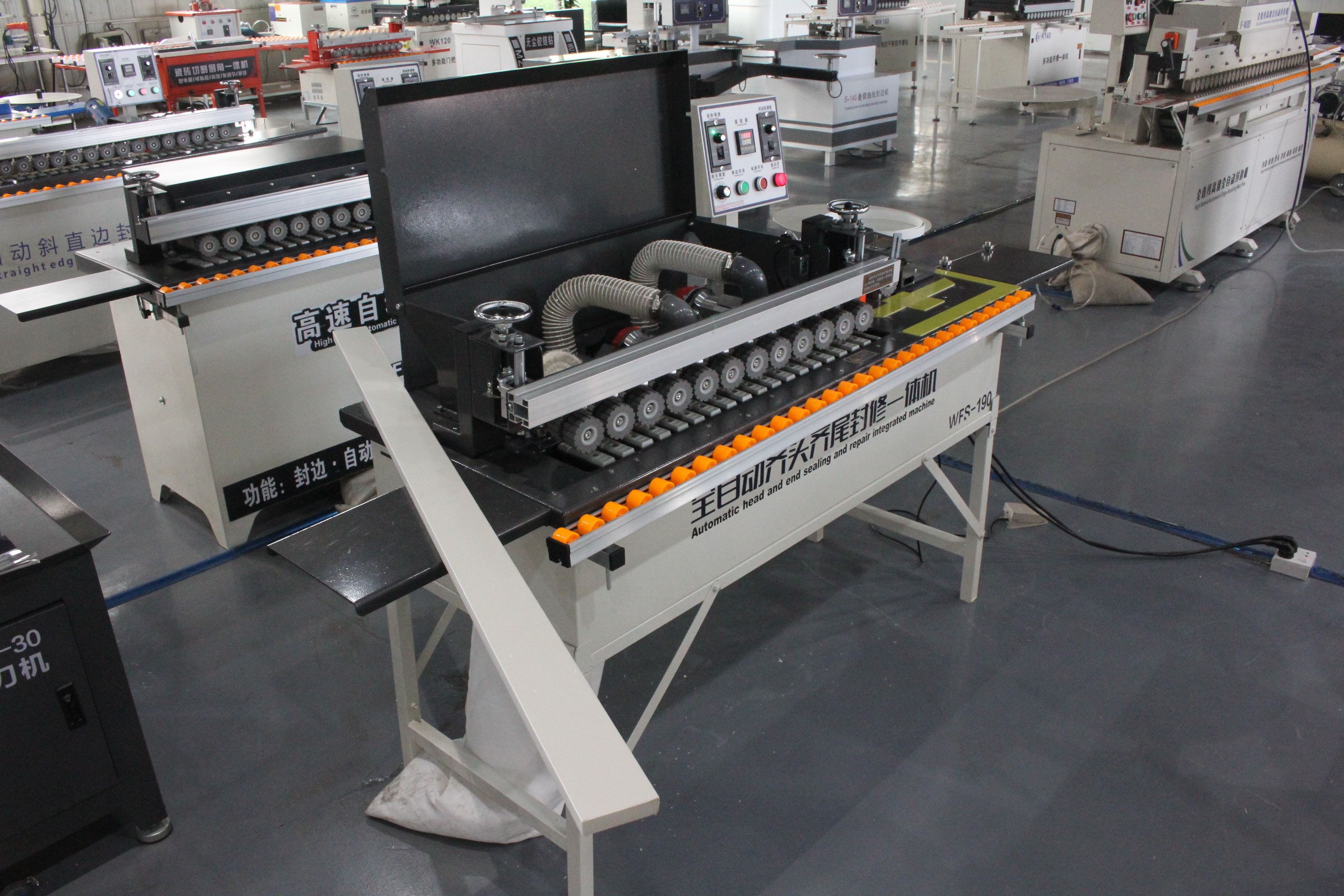 Horizontal Automatic Edge Banding Machine With 1900*1300*560mm Size