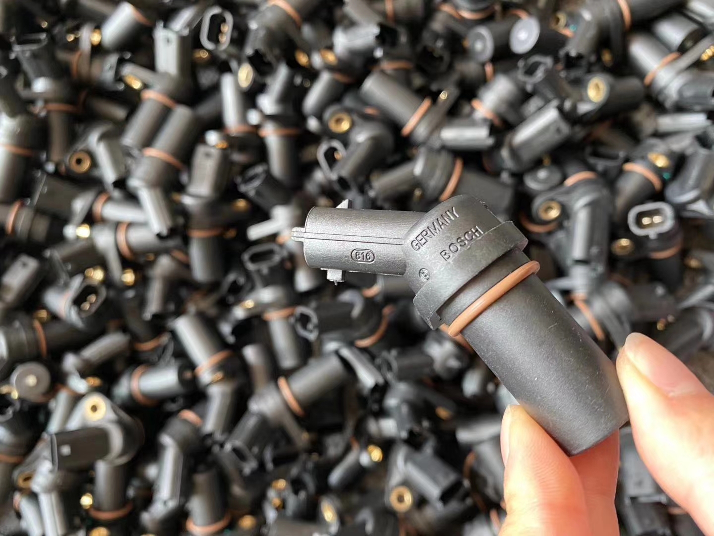 SK200-8 SK230-8 SK250-8 SK350-6E-8 E320D ZAX200-3 ZAX230-3 Excavator Parts VH893901080A S8939-01080 Air Pressure Boost S