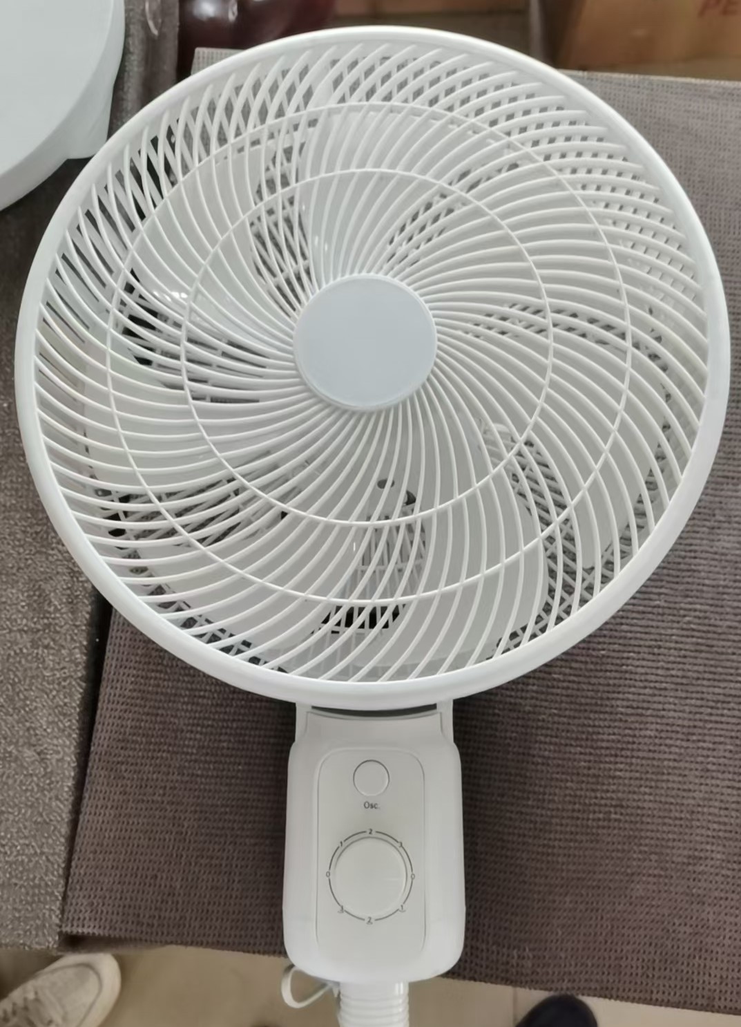 Automatic Shaking Head Circulation Fan 12 inch LED Display Vertical Floor Cooling Fan