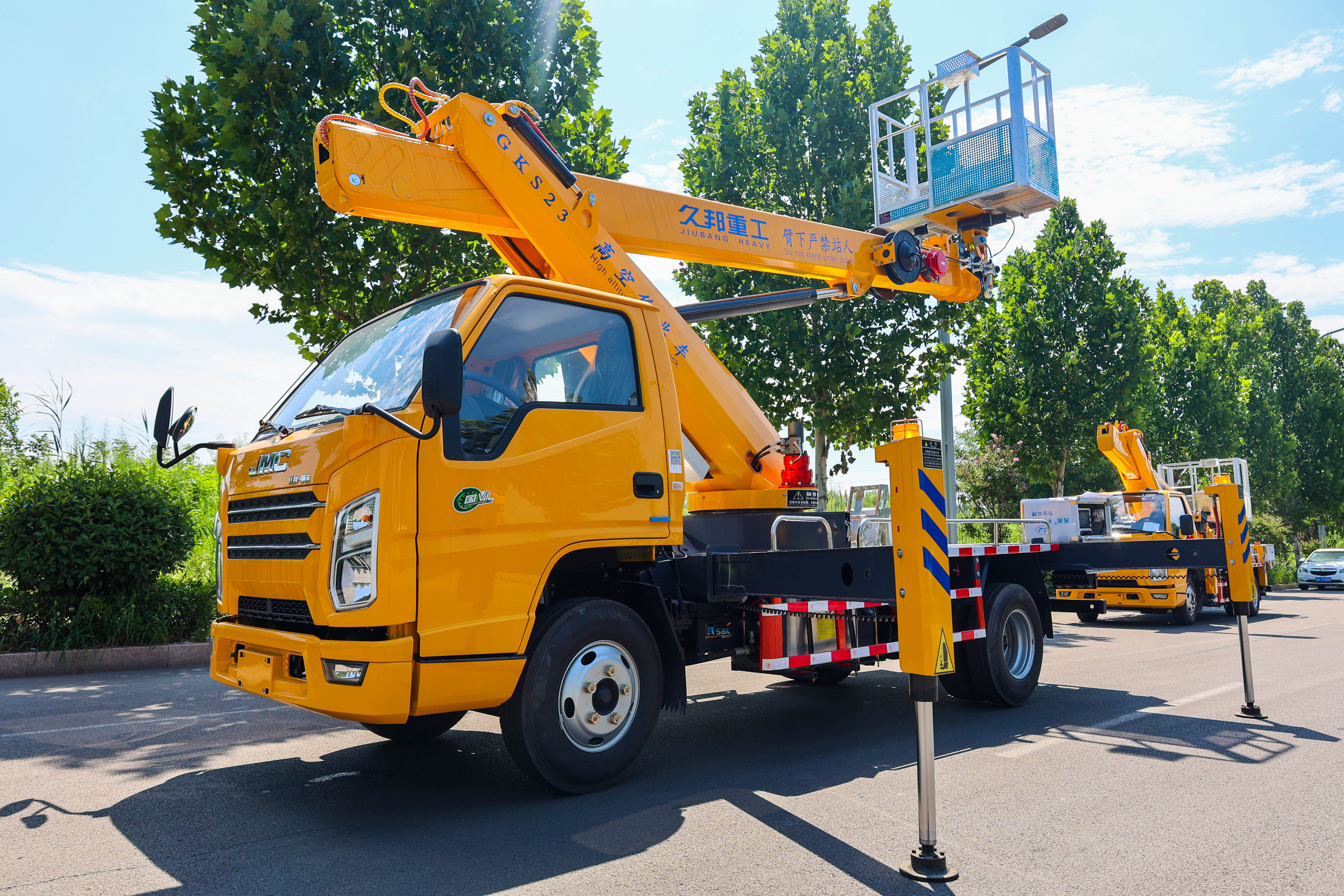 New Type 4*2 6 Wheels 27m Aerial Platform Truck Trucks Aerial Working Truck Price For Sale
