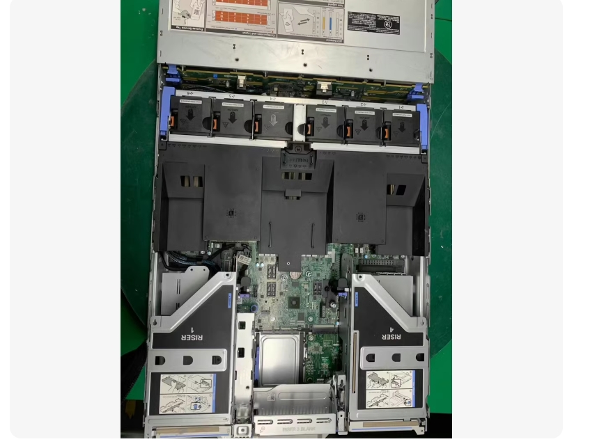 2U PowerEdge R7525 Rack Server 24NVME 32GB Memory 2TB Hard Drive