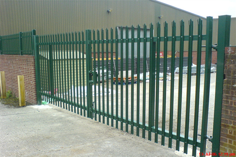 Heavy Duty UK Market W Pale Galvanized Coated Black Steel Palisade Fencing Round Shape