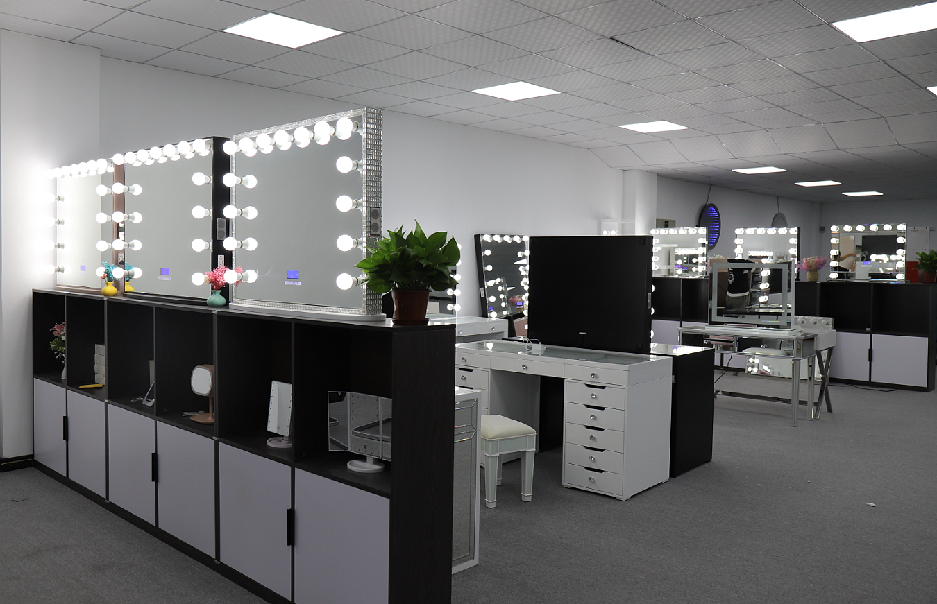 OEM Durable Dressing Room Illuminated Cosmetic Beauty Vanity Mirror with LED Lights