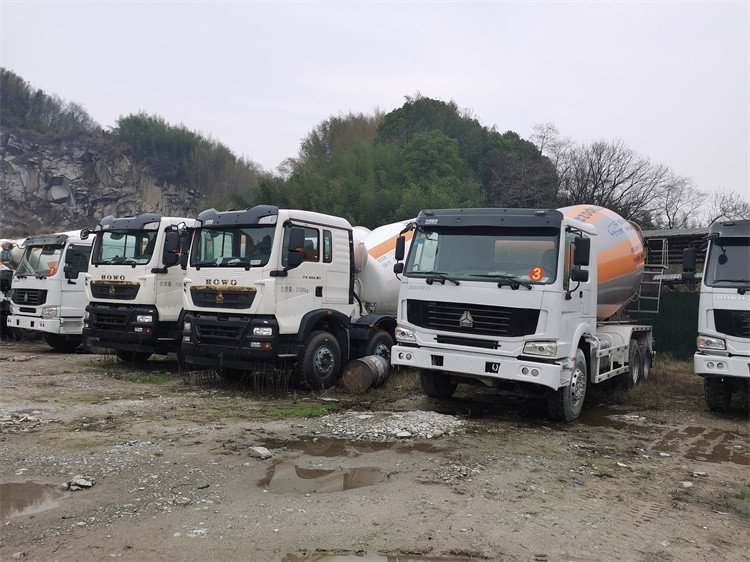 10m³ White Twin Shaft Concrete Mixer Truck For Industrial