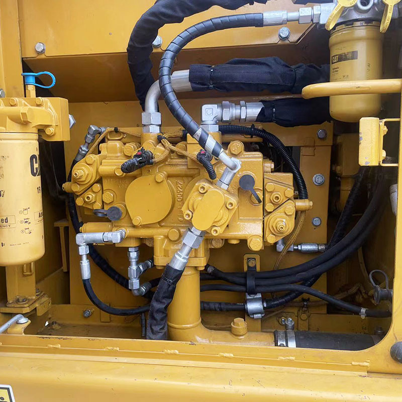 Used Caterpillar 315D2 Excavator 15ton Weight 300L Fuel Tank Capacity 91kw Rated Power
