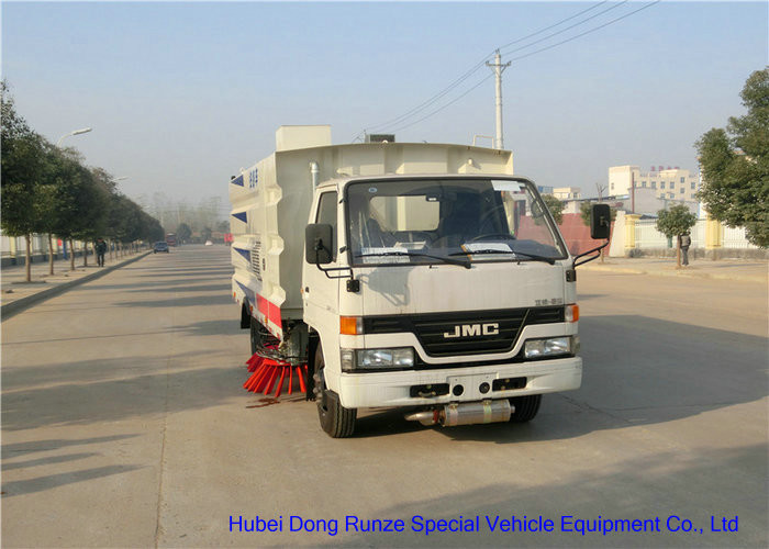 JMC Truck Mounted Road Sweeping Machine With 4 Brushes 5.5 Cbm Trash 1,5 Cbm Water