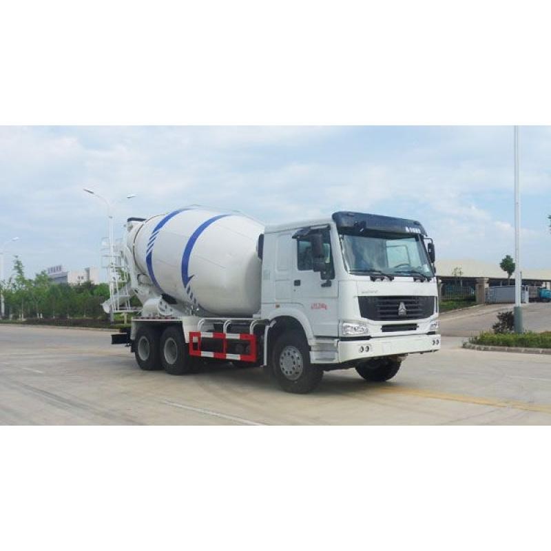 Concrete Mixer Pump Truck , Mixer Concrete Truck With L2000 Cabin 6 By 4 Drive