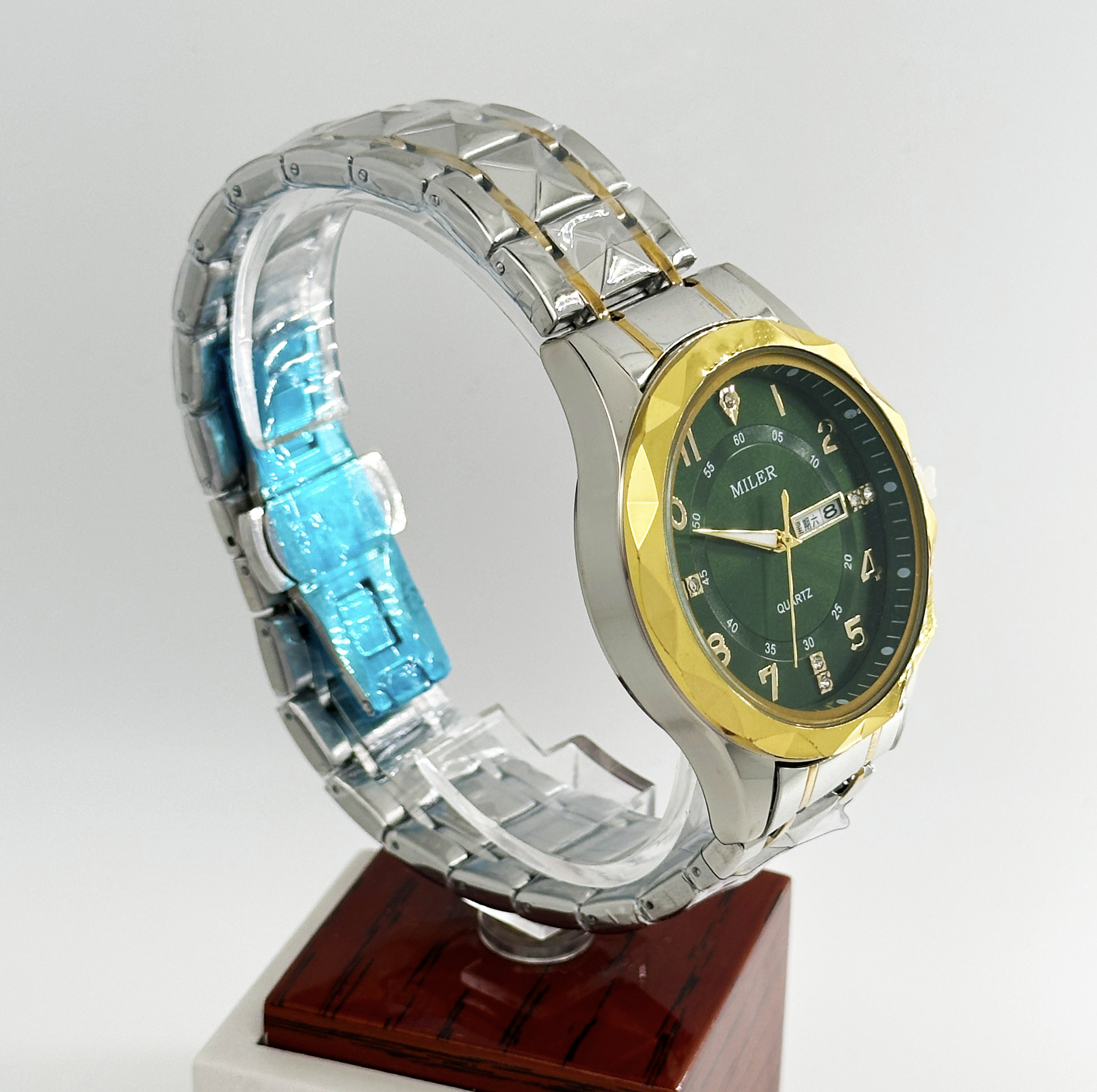 100 Meters Watch Stainless Steel Strap Watch With Quartz Movement
