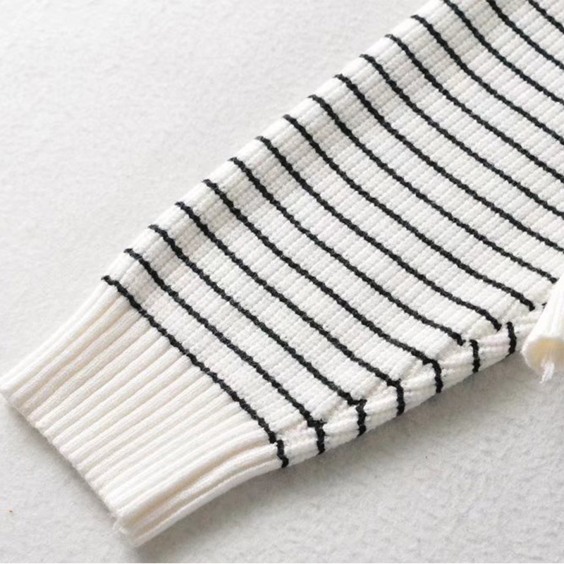 100% Polyester 7GG Color Block Striped Sweater Soft Knitted Tops With Zipper