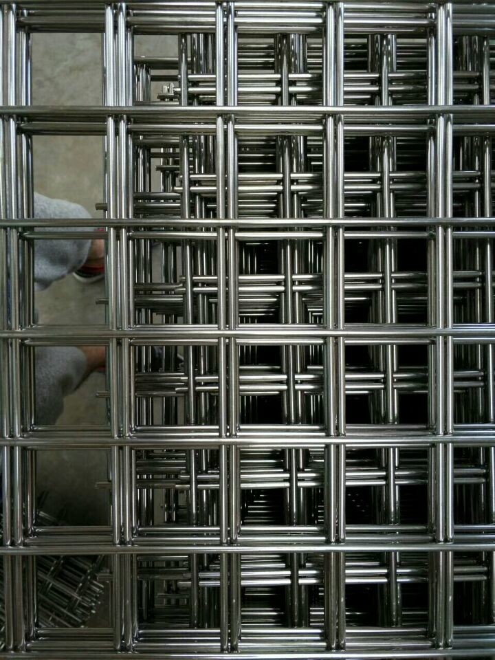 Square Hole Welded Wire Mesh Fencing Rolls Easy To Transport Corrosion Resistance