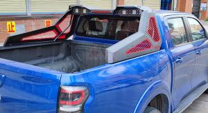 China OEM Black 4x4 Toyota Tacoma Roll Bar Nissan Navara Np300 Car Accessories With Lamp wholesale