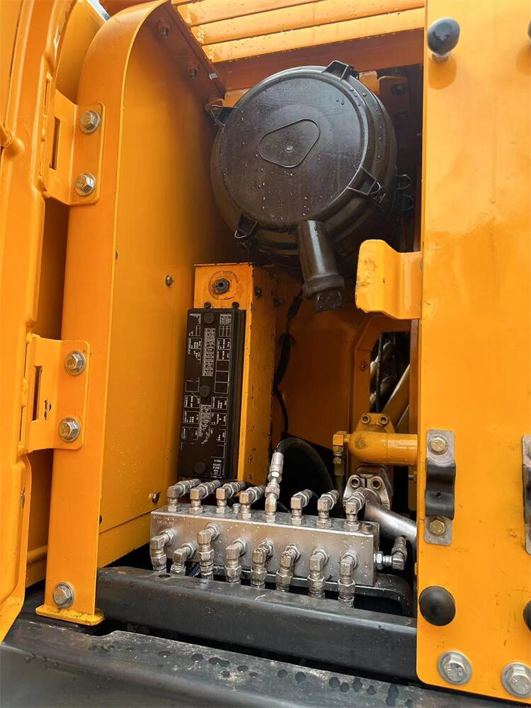 Hyundai 220 Excavator 1.05m3 Bucket Capacity 963 Working Hours Used from South Korea