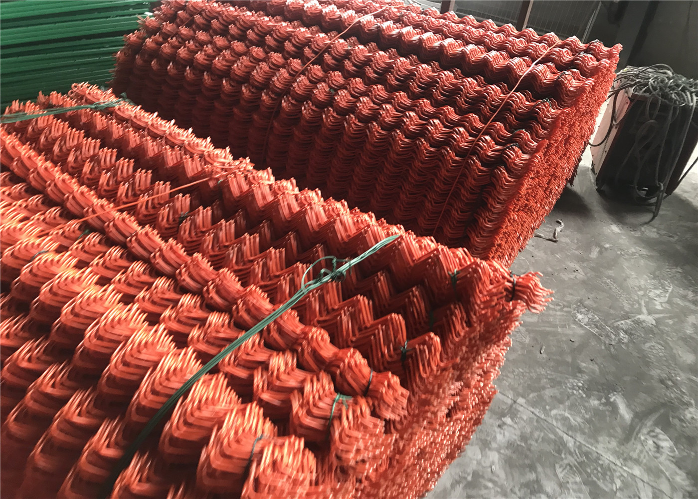 Chain Link Fence mesh 2.5" x 2.5" PVC and PE coated Orange Color Diameter 8gauge/4.00mm