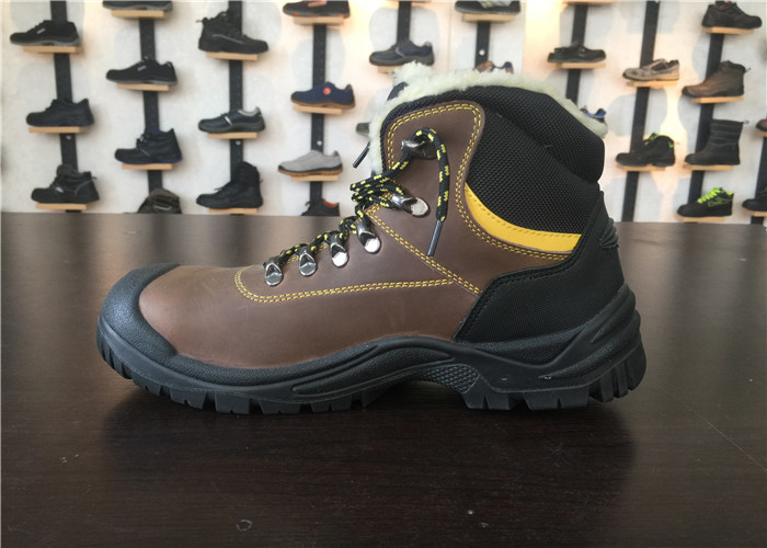 Size Customized Industrial Work Boots Artificial Fur Lining Warm Keeping For Skier